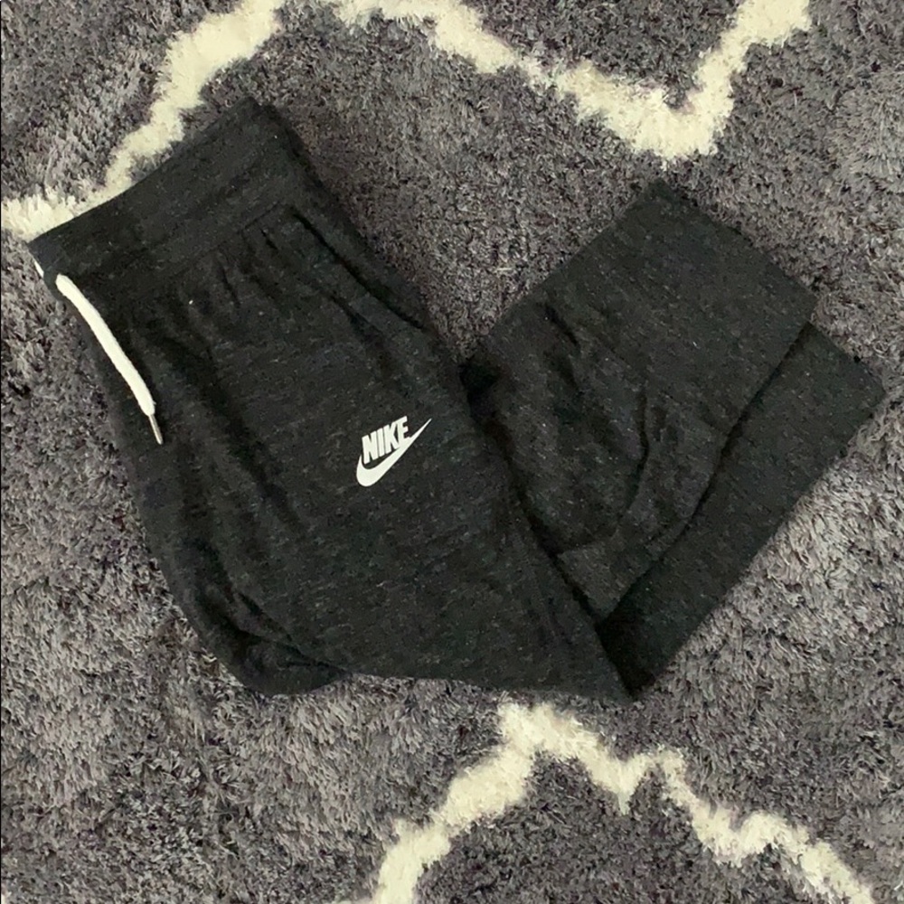 Nike Cropped Joggers